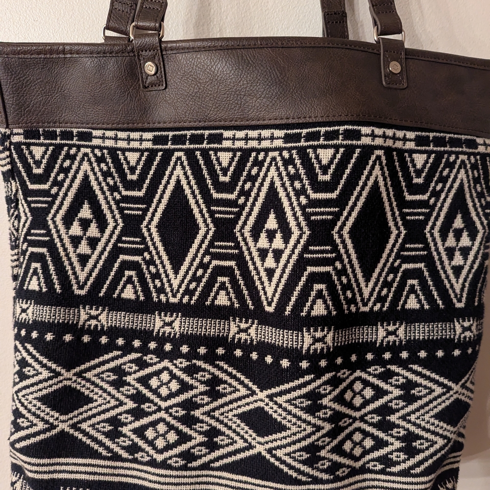 Elegant Black and White Geometric Tote - Picture 2 of 8